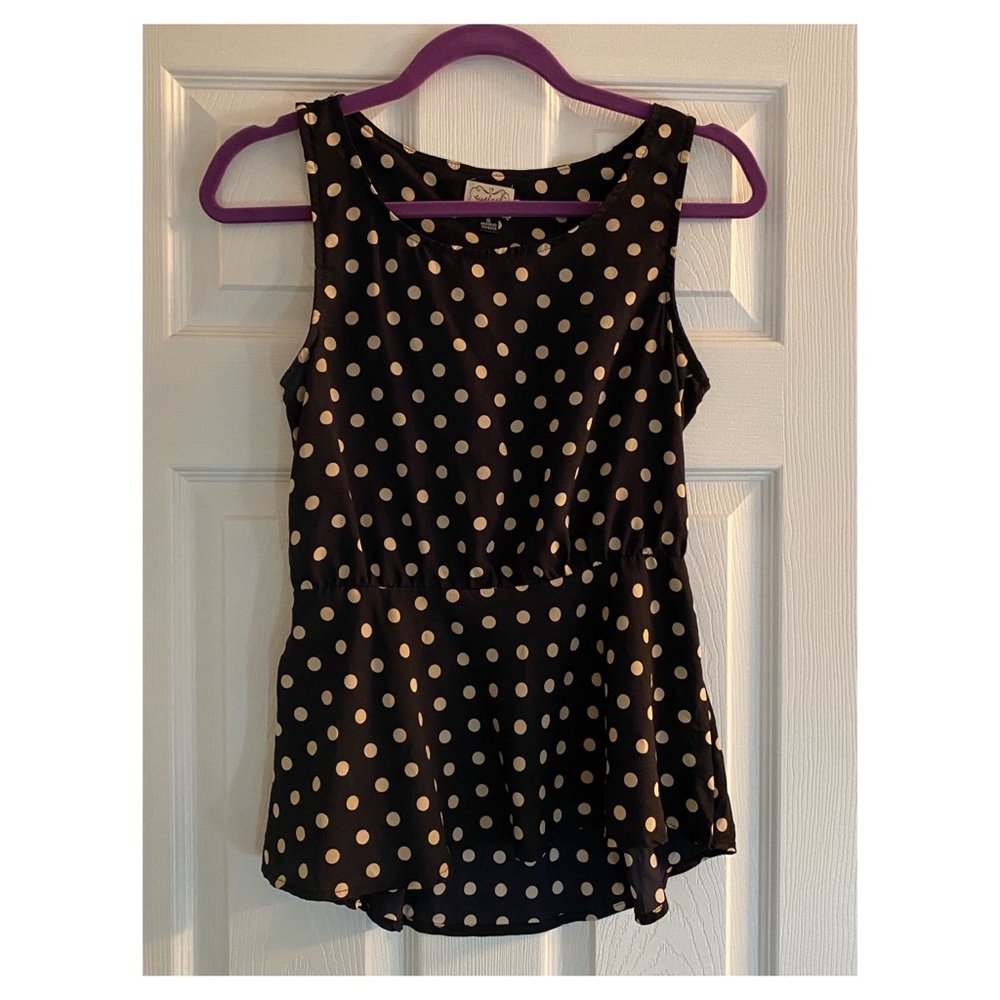 Flattering shape, flare bottom. Like new.